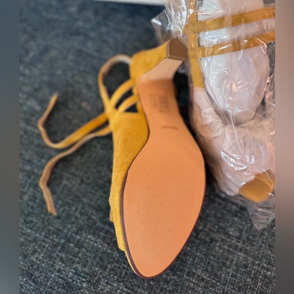 Chelsea Crew Yellow Bow Detail Heels sz 9 - Picture 2 of 3